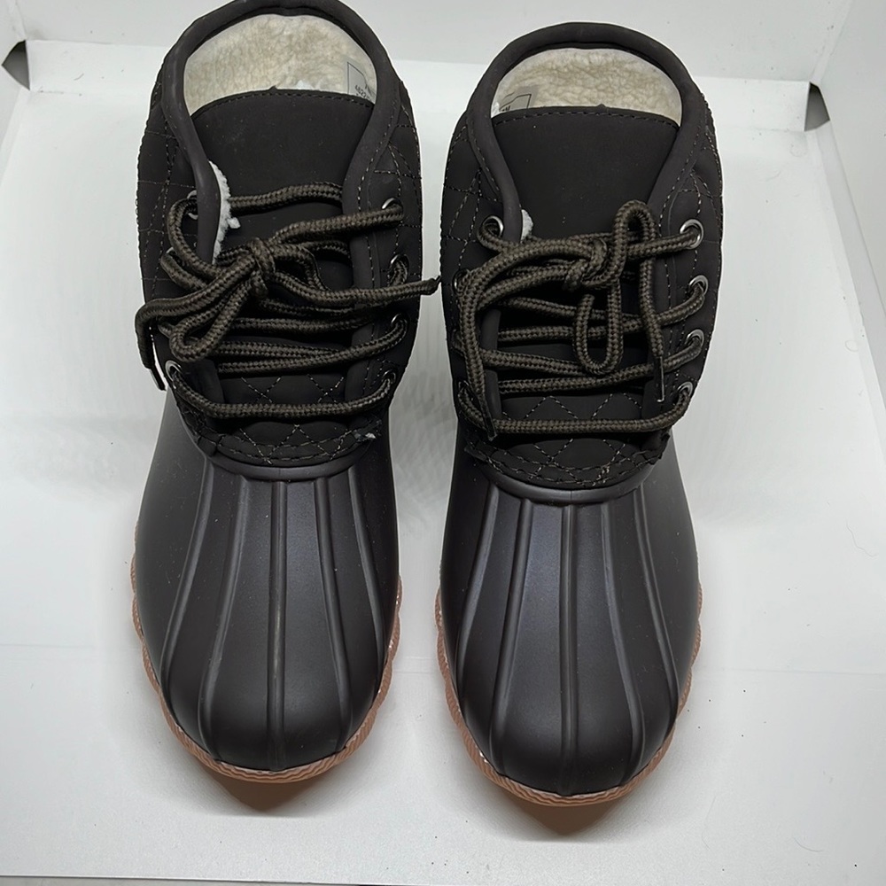 Brown women’s rain boots